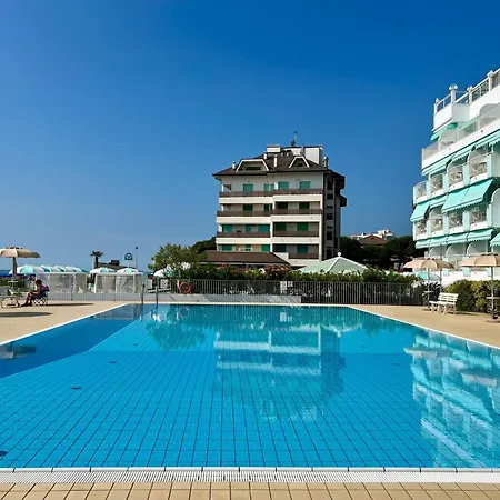 アパート Modern Vacation With A Sea View Balcony リニャーノ・サッビアドーロ