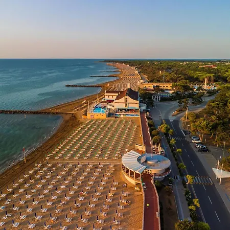 Modern Vacation With A Sea View Balcony Lignano Sabbiadoro